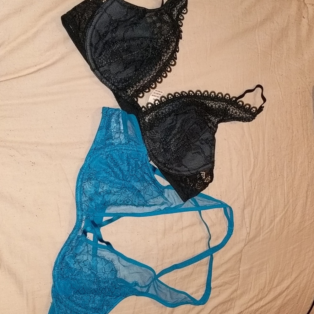 2 Victoria's Secret Very Sexy Bras